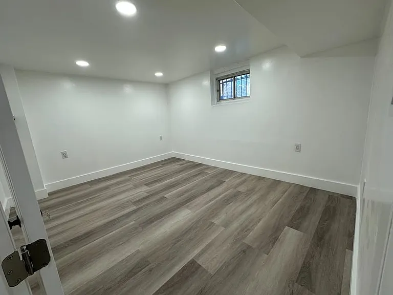 16 Bellair Pl #BASEMENT — Photo 6