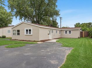 693 Minerva Ave, Wauconda, IL 60084