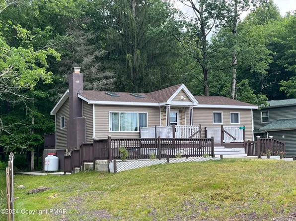 7785 Lake Shore Dr, Pocono Lake, PA 18347