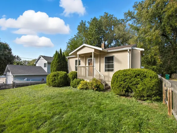 335 Burke Ave W, Roseville, MN 55113