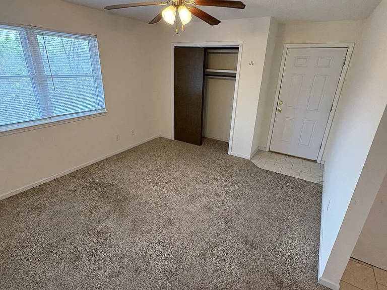 1030 Southpark Dr #7 — Photo 2
