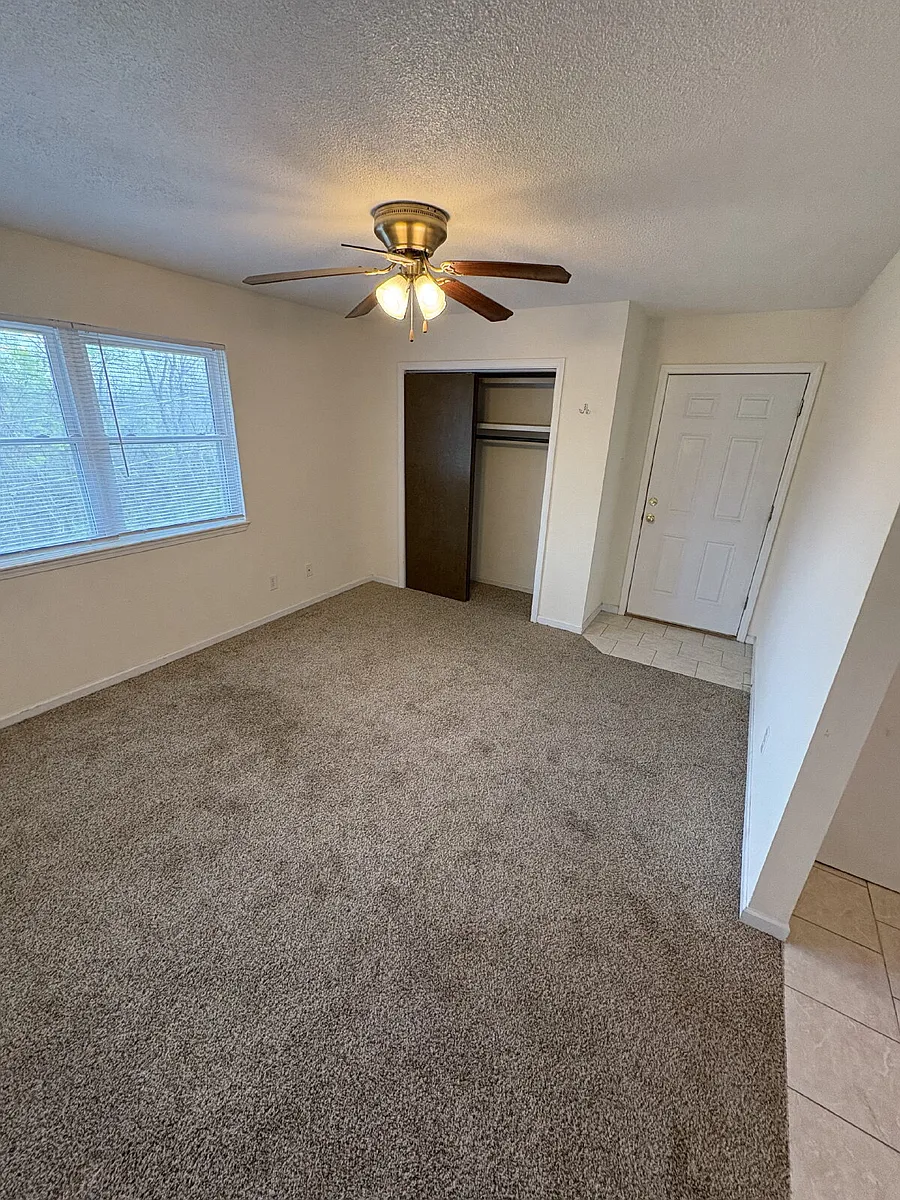 Building Photo - 1030 Southpark Dr #7