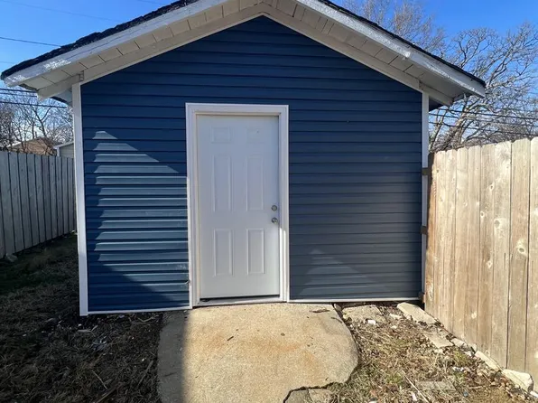 2251 N Rogers Ave, Springfield, MO 65803
