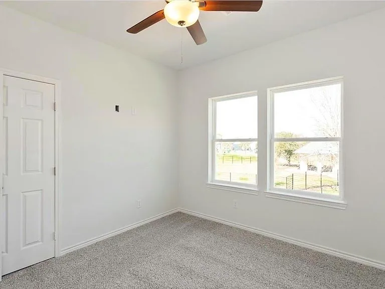 11623 Waldemar Dr — Photo 9