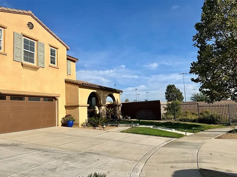4891 Stoneglen Ave — Photo 2