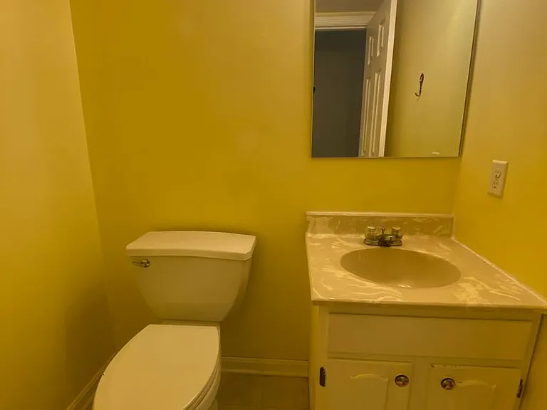 623 E Walnut St — Photo 7
