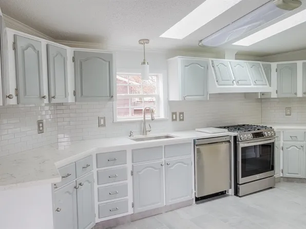 26 Railroad Avenue, Seabrook, NH 03874