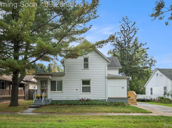 214 Grove St, Otisville, MI 48463