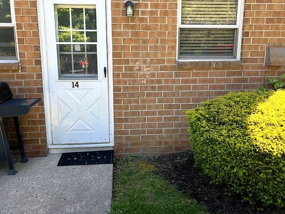 3rd image of 728 Greens Ave APT 14