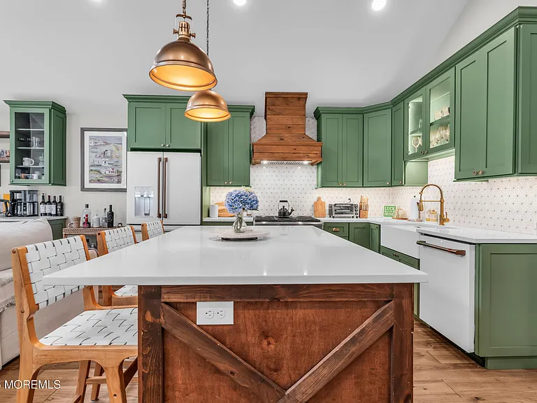 2411 Fairview Dr — Photo 7
