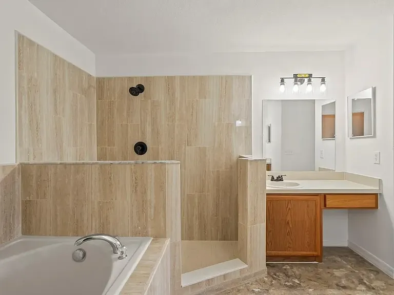 1911 Michigan Ct — Photo 12