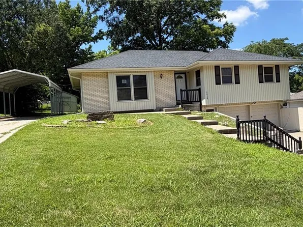 1424 Western St, Leavenworth, KS 66048