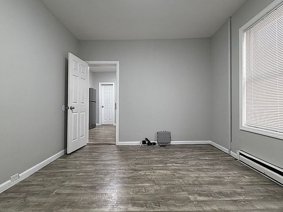 3rd image of 380 Somerset St APT 1