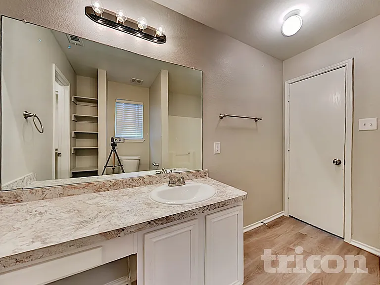 1320 Cleardale Dr — Photo 10