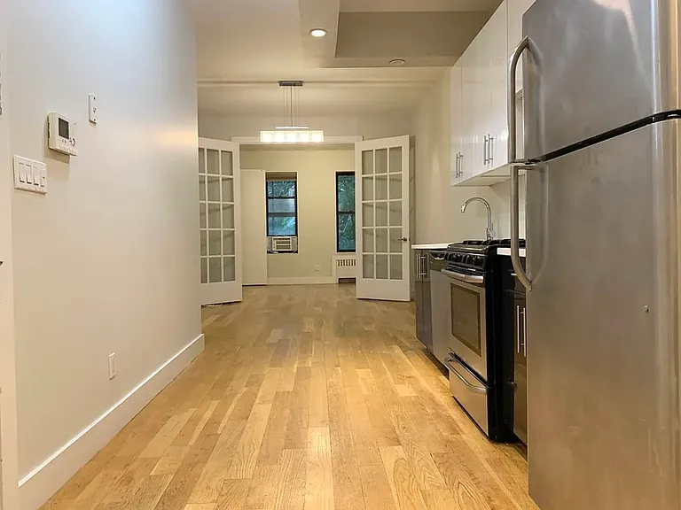 338 Melrose St #2R — Photo 2