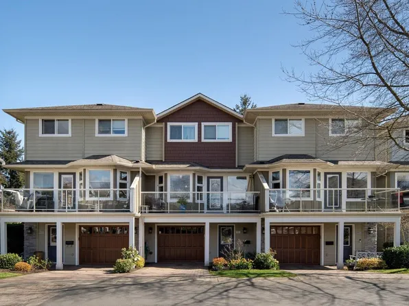 531 Heatherdale Ln, Saanich, BC V8Z 0A4