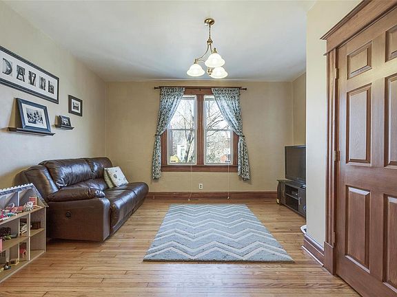2nd image of 3866 Fairview Ave