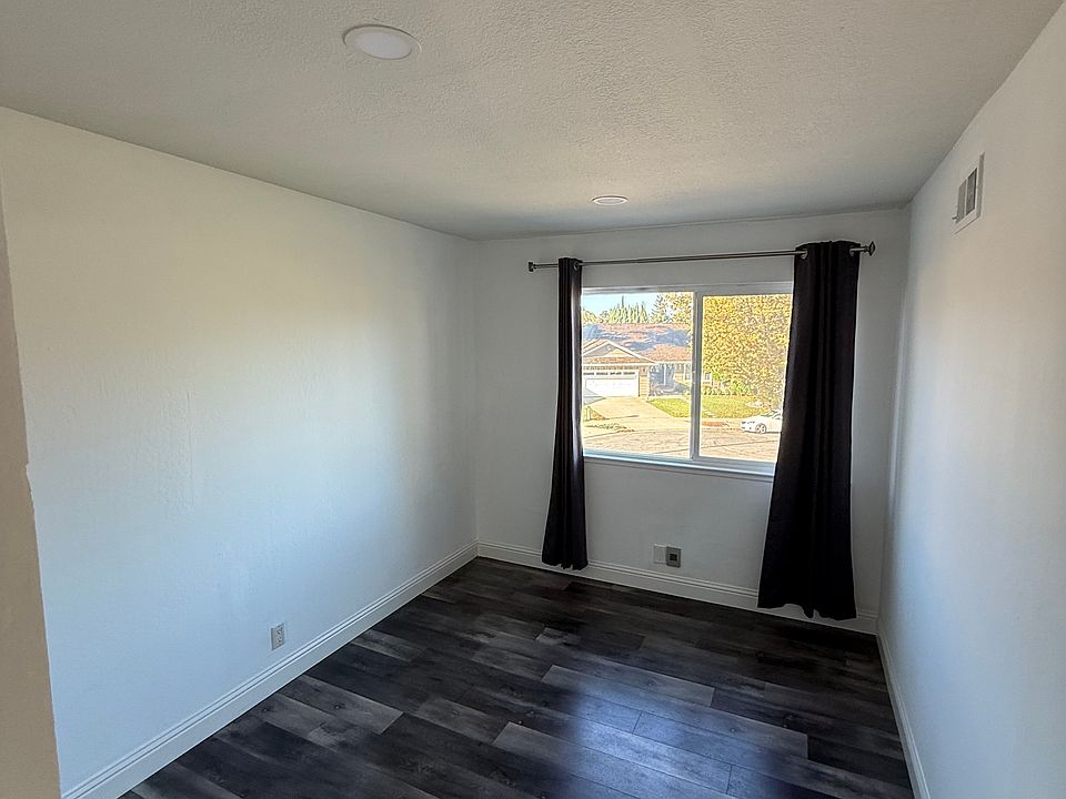 2nd image of 4535 Thousand Oaks Ct #5