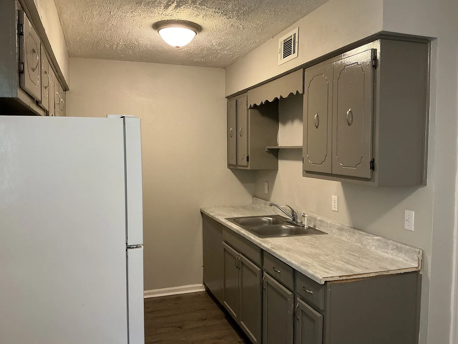 2 bed, 784 sqft, $915 — Photo 3