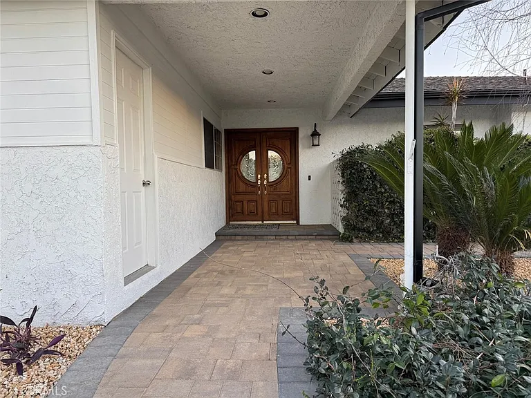 18224 Chatsworth St — Photo 4