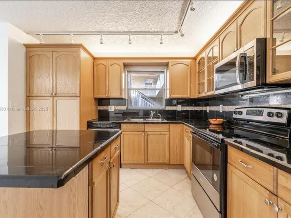 4528 SW 54th St APT 301-B, Dania Beach, FL 33314