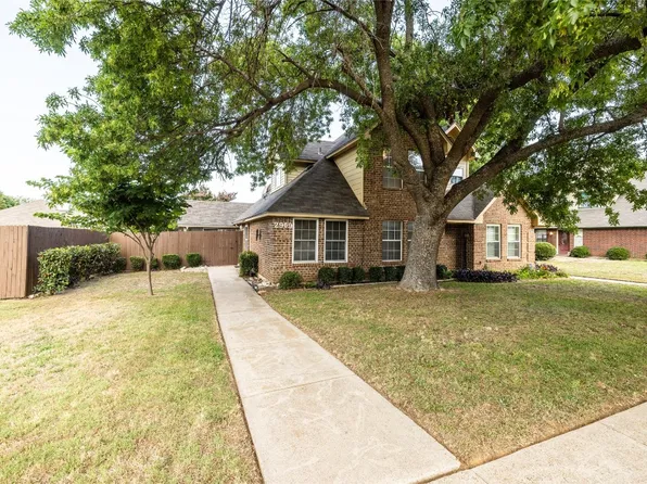 2909 Normandy Ct, Euless, TX 76039
