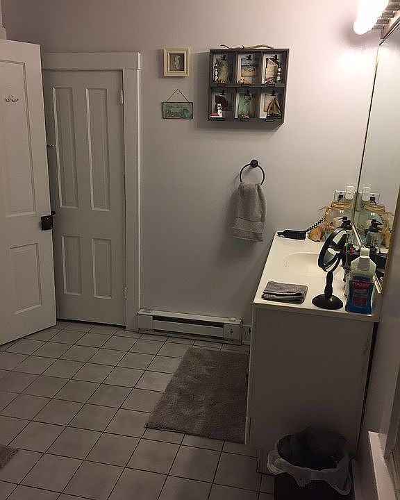 2nd image of 214 S Barbara St