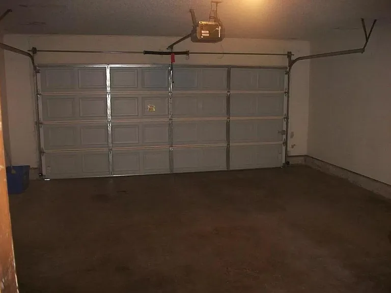 9029 N Rockwell Dr — Photo 13