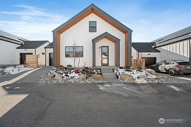 3910 Crosswinds Court photo 1