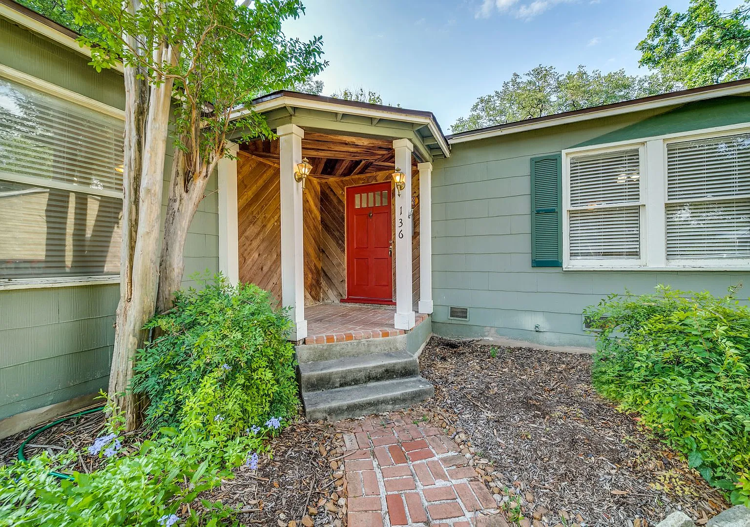 Terrell Heights Cottage — Photo 3