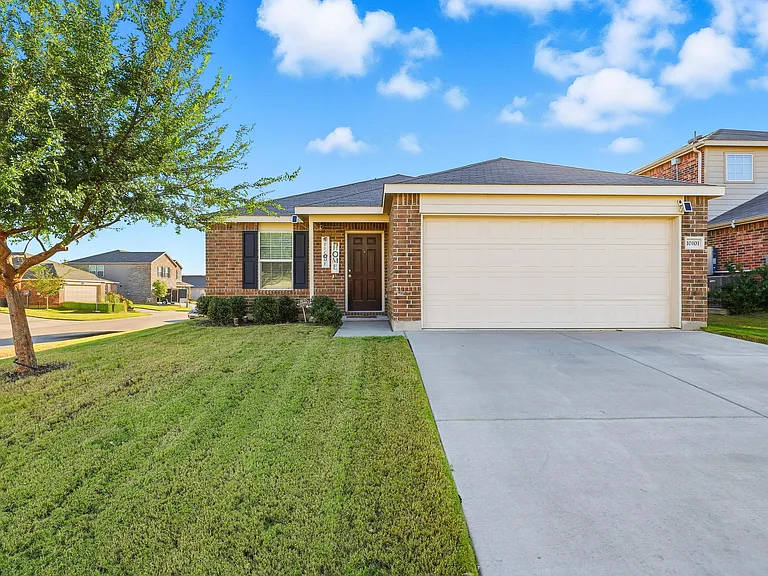 10101 Newtown Dr — Photo 1
