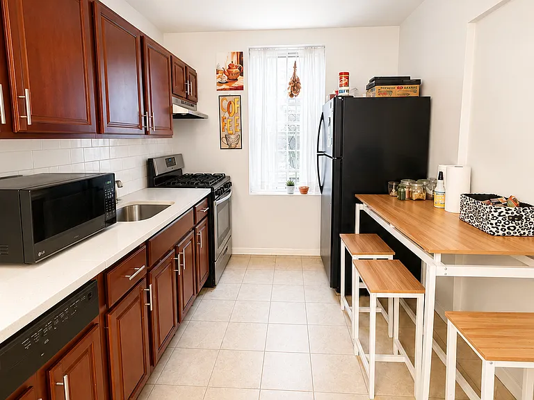1558 Park Pl #2F — Photo 4