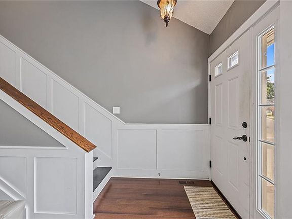 3rd image of 108 Holly Ridge Ln