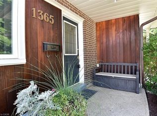 1365 Seaview Dr, Mississauga, ON L5J1X4