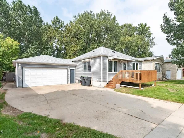 105 Shady Ln NE, Mandan, ND 58554