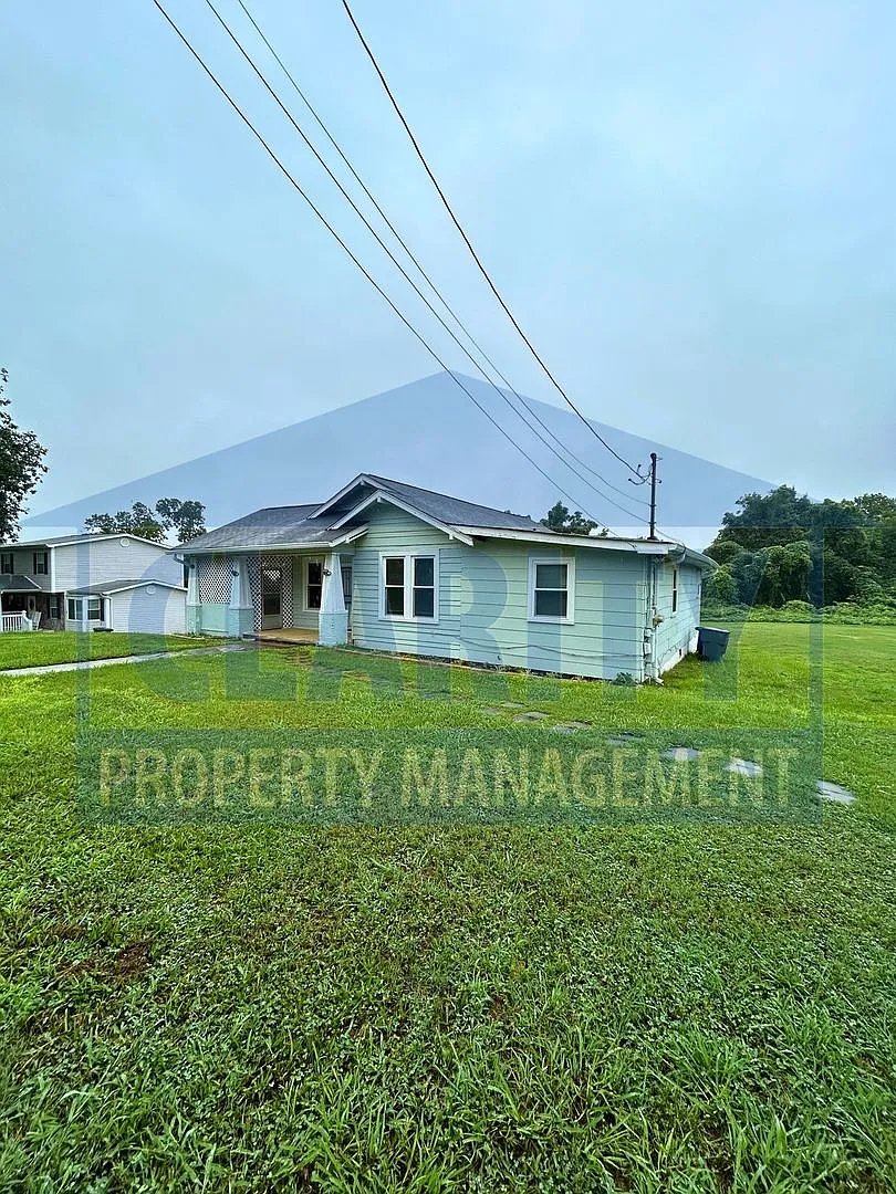 1/2 Off 1st Month's Rent — Photo 1