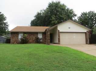 130 W Jefferson Pl, Broken Arrow, OK 74011