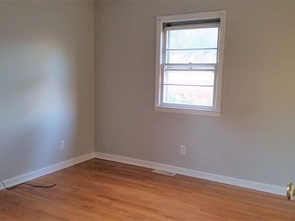 3rd image of 703 Murray Hill Ln