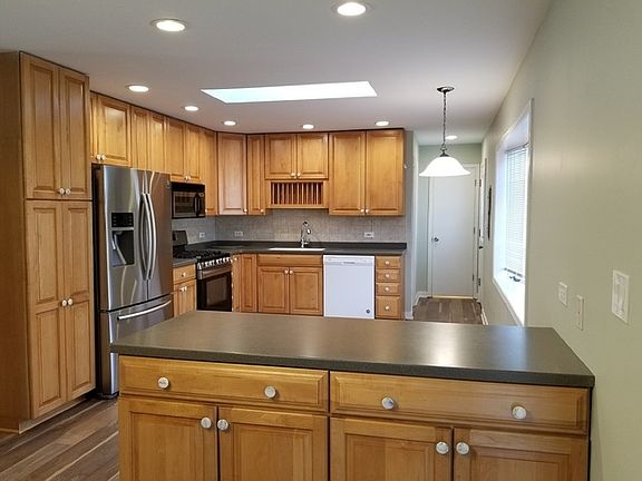 2nd image of 36601 N Beverly Ave