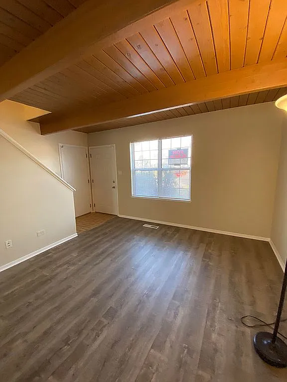 2018 Westview Ln photo 1