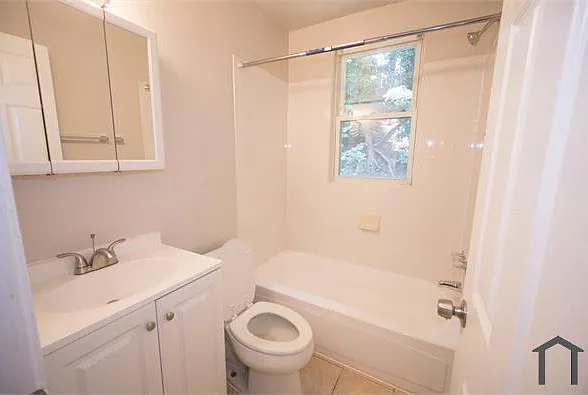 2 bed, $2,000 — Photo 2