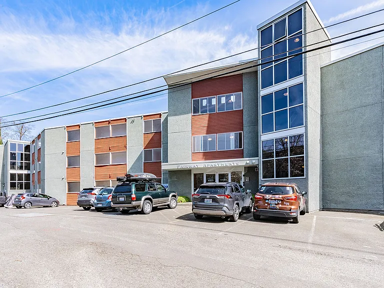 Fairway Apartments — Photo 3
