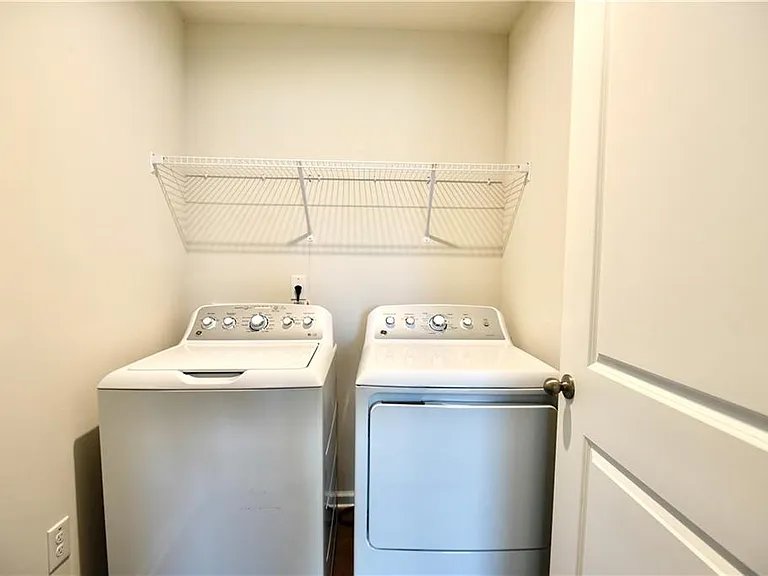 8421 Limerick Ln — Photo 28