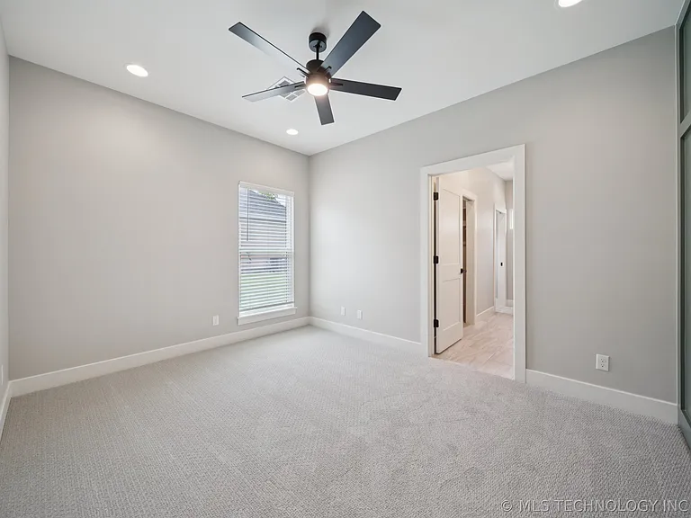 210 S Bluff St #B — Photo 12