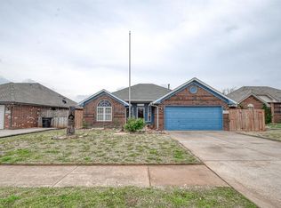 1020 NE 25th St, Moore, OK 73160