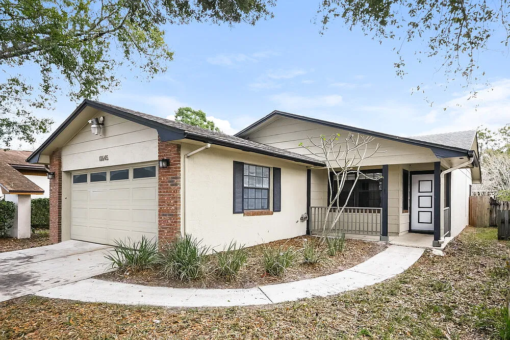 3 bed, 2.0 bath, 1266 sqft, $3,060 — Photo 3