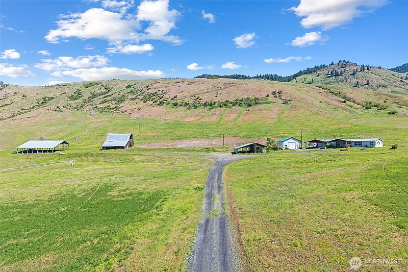 4th image of 361 Lone Ranch Creek Rd