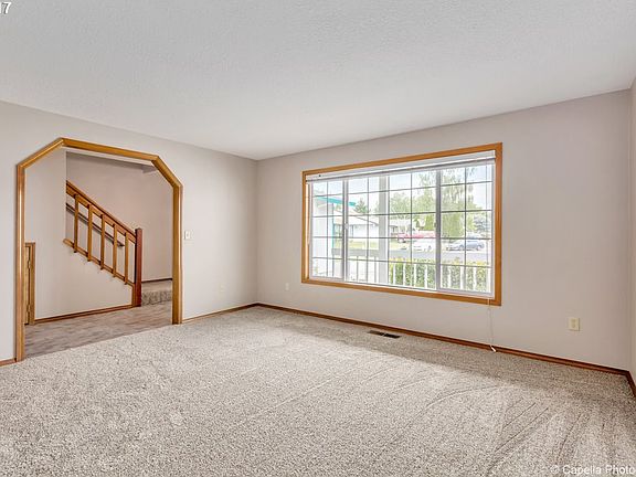 2nd image of 811 NE Melinda Ct
