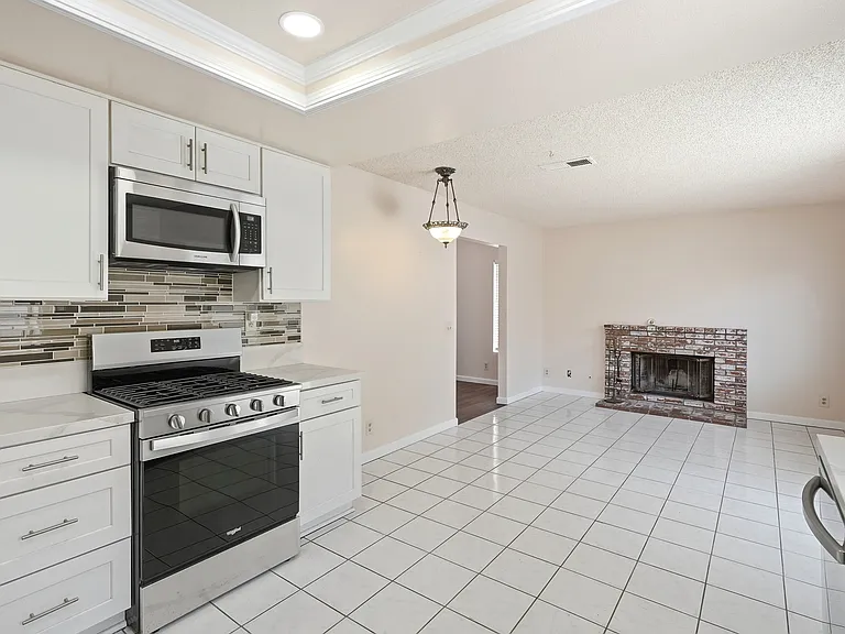 15303 Rancho Polermo Rd — Photo 14