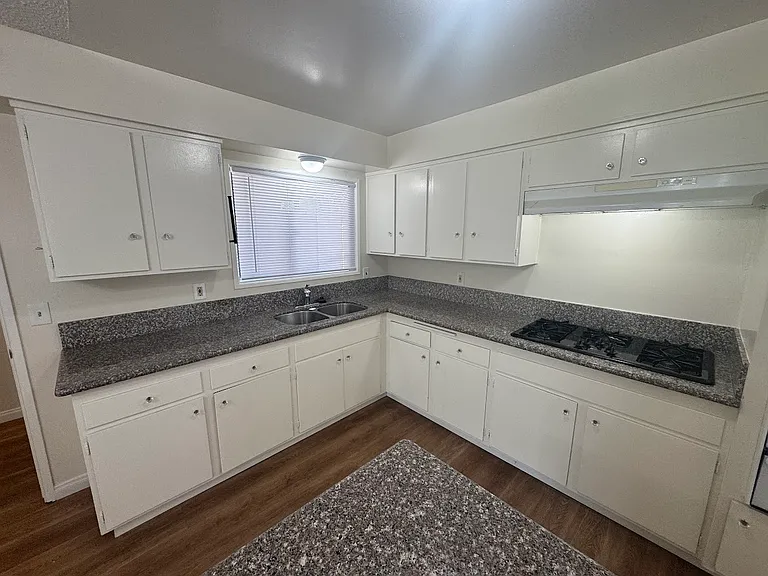 1227 N Garsden Ave — Photo 7